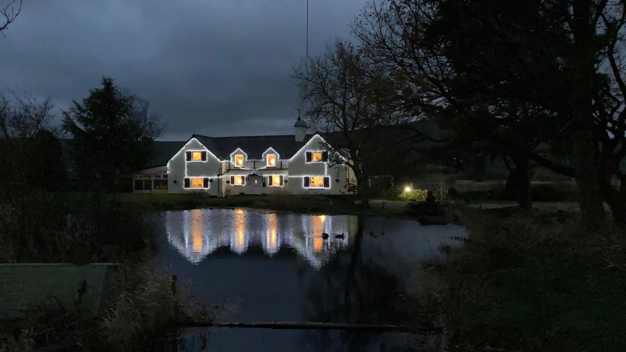 Llwyn Onn Guest House, North Wales Pentrefoelas エクステリア 写真